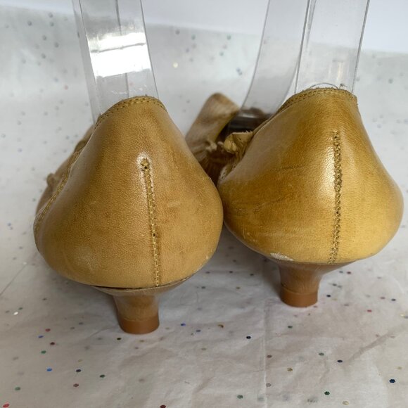 Dumond Yellow Perforated Y2K Elasticized Pointed toe Pumps Kitten Heels - Sz 6 - Picture 9 of 16